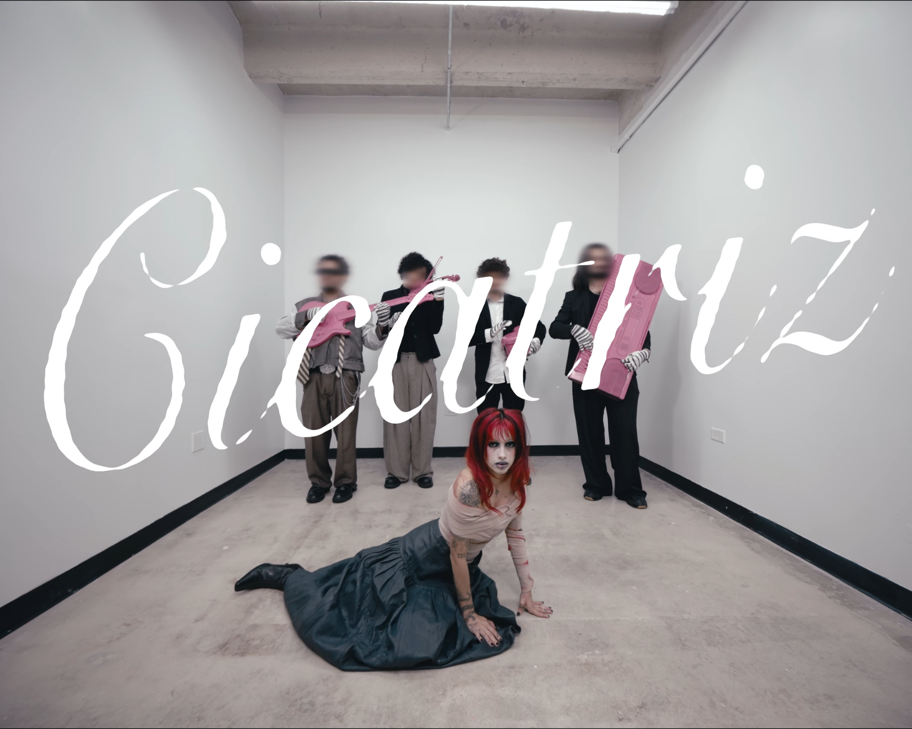 Captura del video de "Cicatriz".